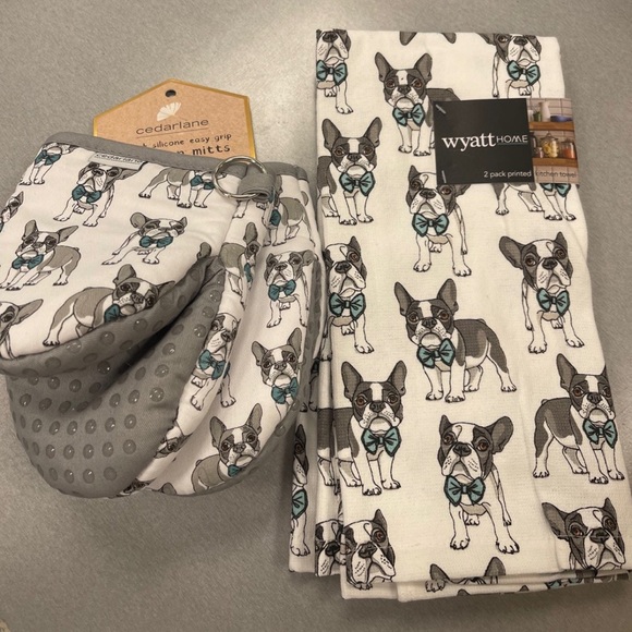 Frenchie Kitchen towels & Mitts - Picture 1 of 1
